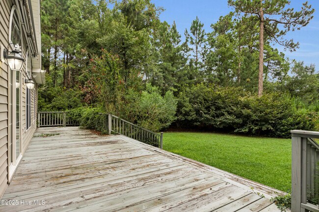 Building Photo - 907 Port Royal Ct