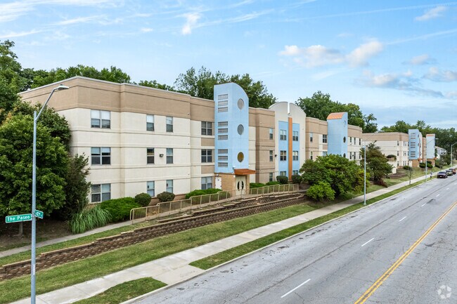 Building Photo - Parkway Apartments