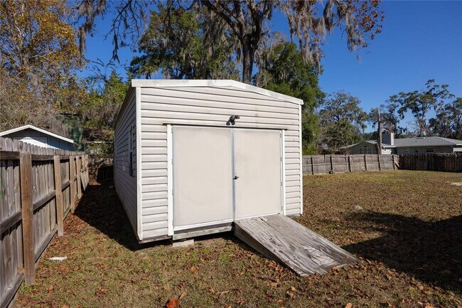 Building Photo - 7604 SW 56th Ave