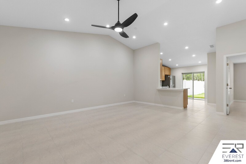 Building Photo - 14 Llovera Pl