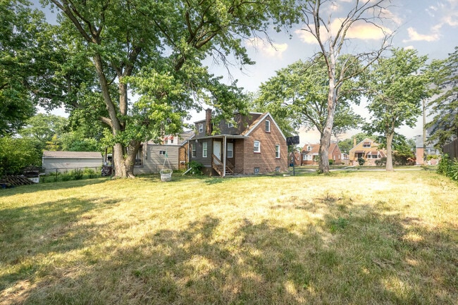 Building Photo - 636 Emerald Ave