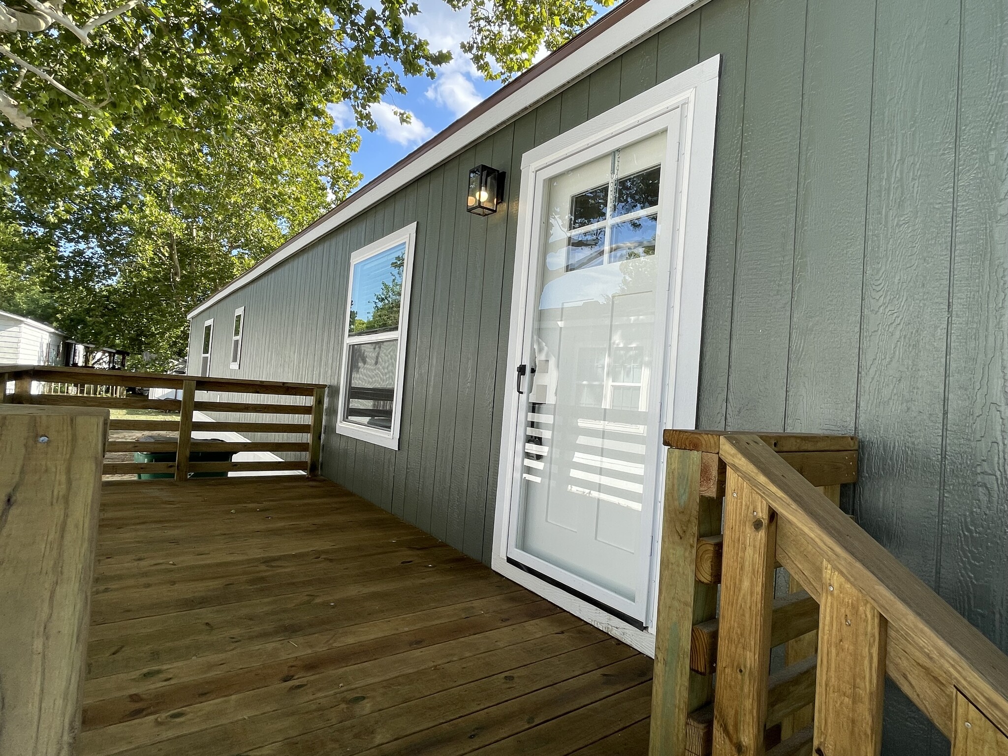 Exterior - 1192 Village St