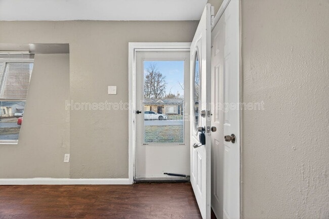 Building Photo - 1218 Maple Ave