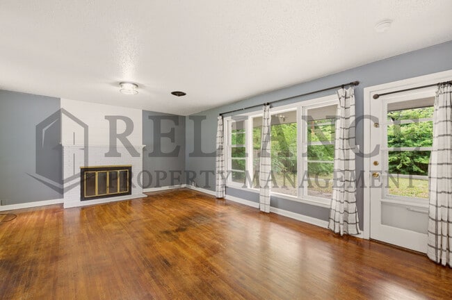 Building Photo - 1458 N Old Manor Rd
