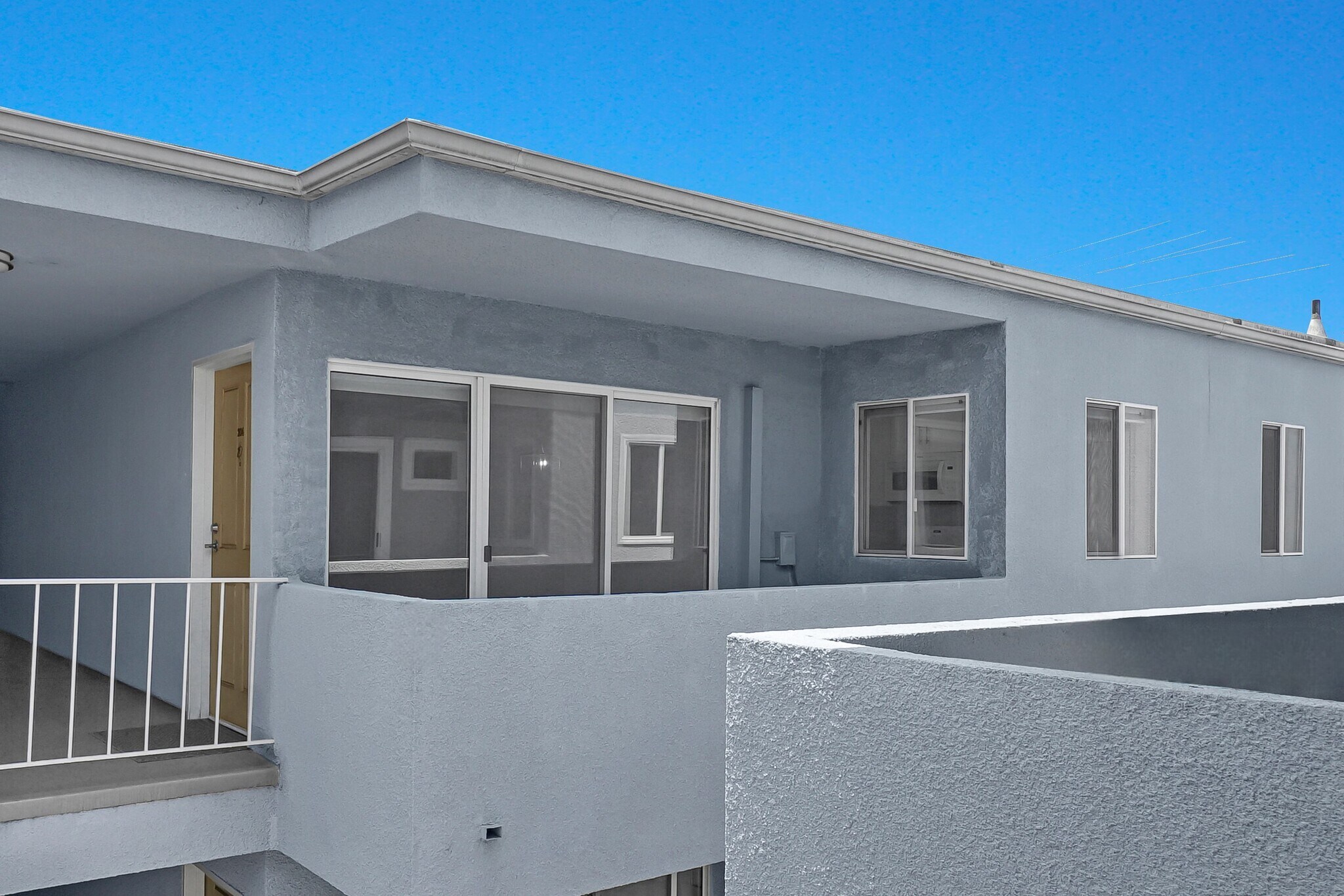 Building Photo - 2223 S Bentley Ave