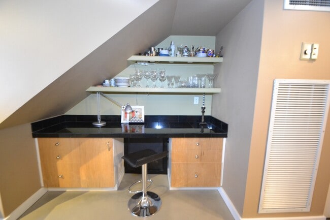 Building Photo - 2600 2nd Ave