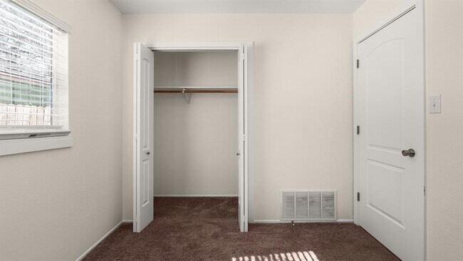 Building Photo - 1618 Chippeway Ln