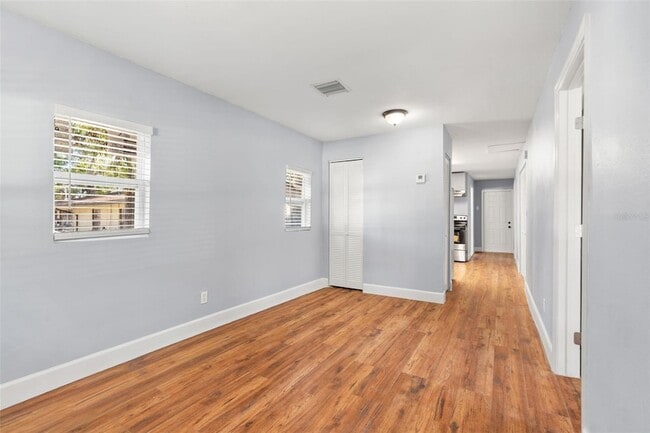 Building Photo - 2725 E Columbus Dr