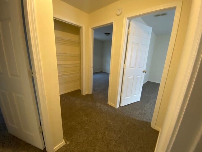 Building Photo - 3 Bedroom House Near the Clear Creek Trail