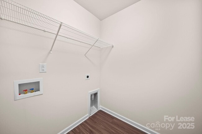 Building Photo - 711 Lackey St