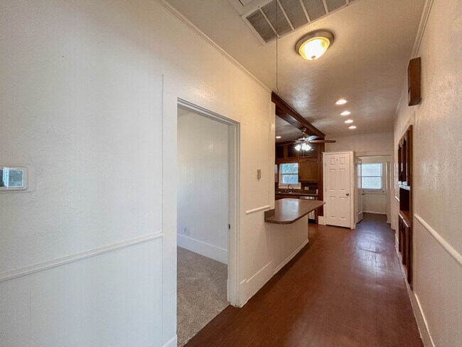 Building Photo - 1201 Bolivar St
