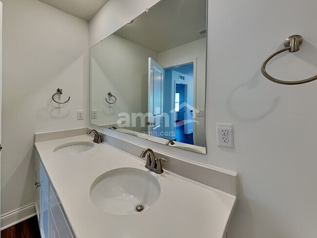 Building Photo - 8331 Merlin Dr