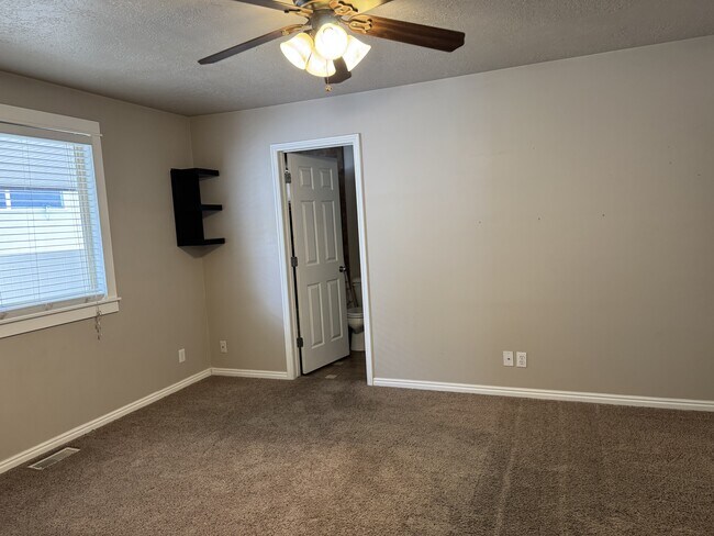 Building Photo - 4931 W Berry Creek Dr