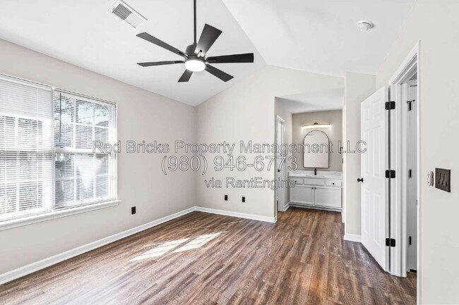 Building Photo - 10212 University Park Ln