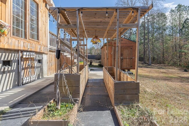 Building Photo - 110 Mendover Dr