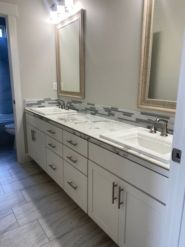 Building Photo - Elegant home in the Heights at Canyon Lakes
