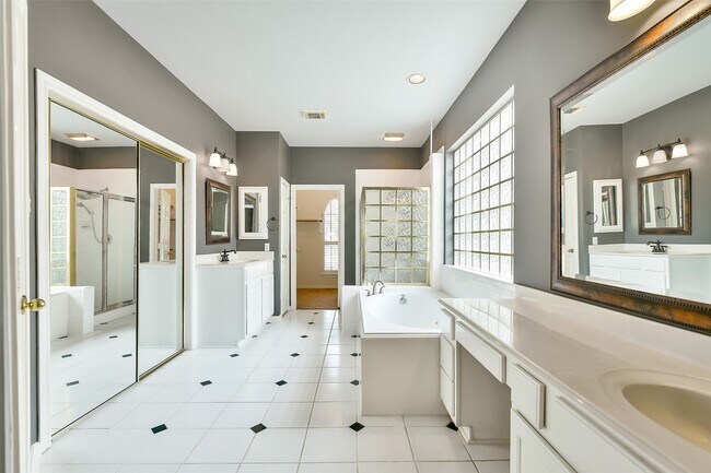 Building Photo - 5803 Song Ridge Ct