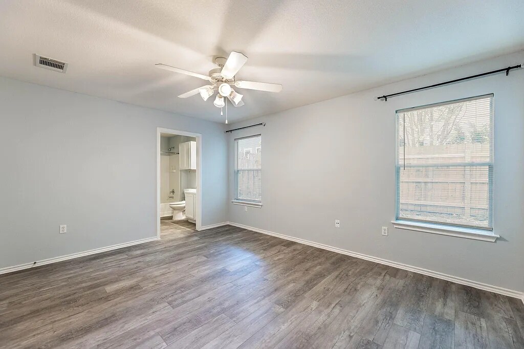 primary bedroom - 8719 Davis Oaks Trl