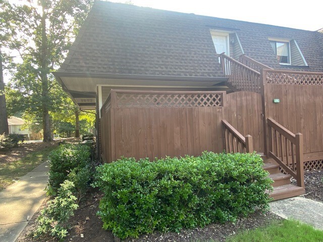 Primary Photo - Two-bedroom condo located in Chapel Hill