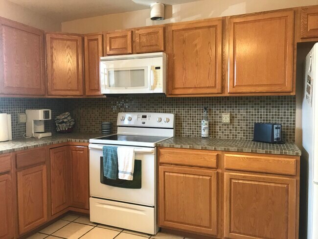 Building Photo - 519 Holyoke Ln
