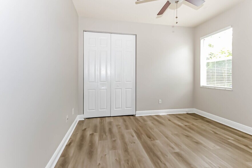 Building Photo - 1755 Palisades Dr