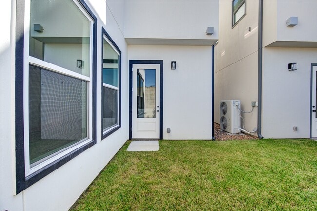 Building Photo - 2928 El Fenice Ln