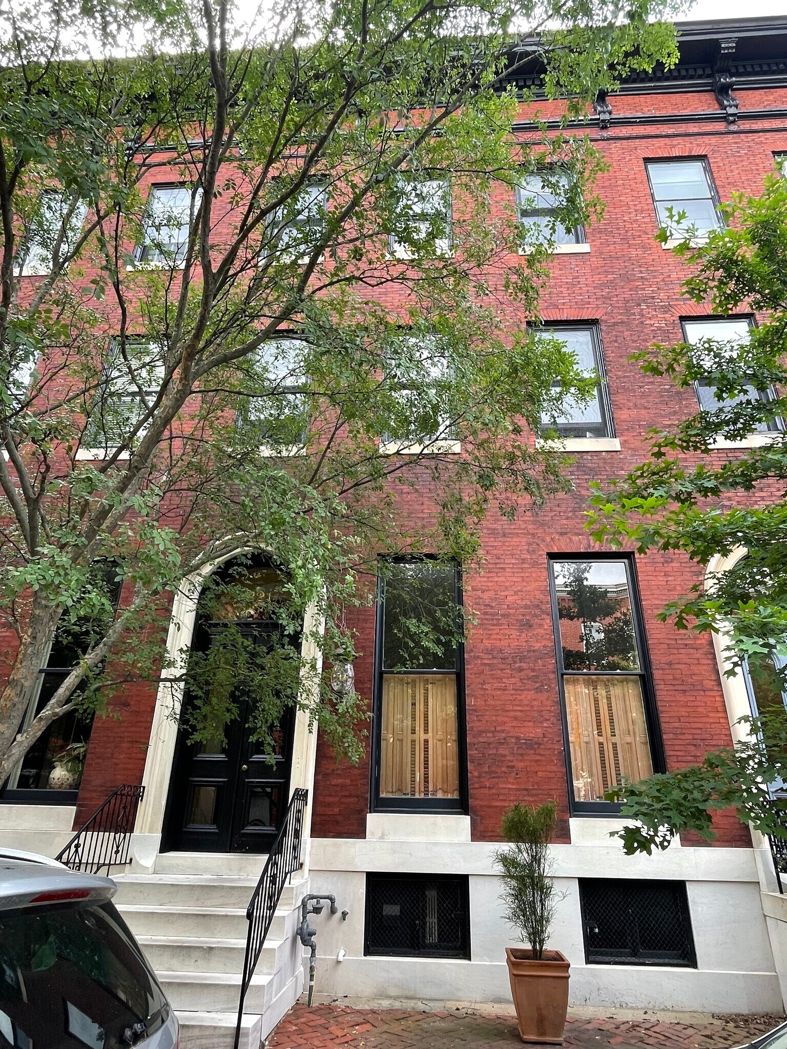 Building Photo - 221 W Lanvale St