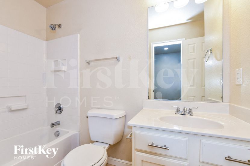 Building Photo - 12325 Arbor Lake Rd