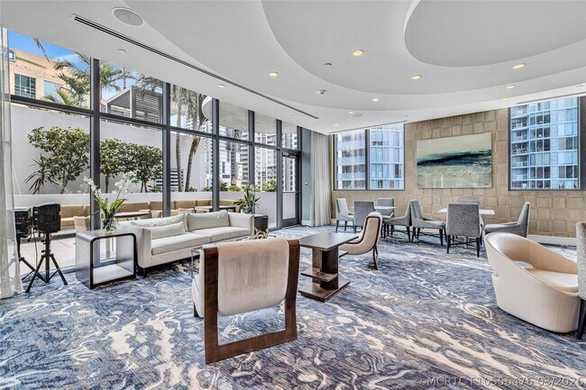 Building Photo - 100 E Las Olas Blvd