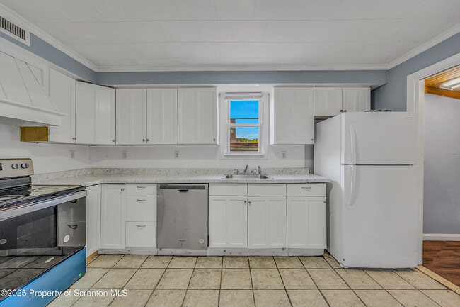 Building Photo - 7 Plum Pl