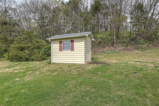 Building Photo - 307 Cypress St