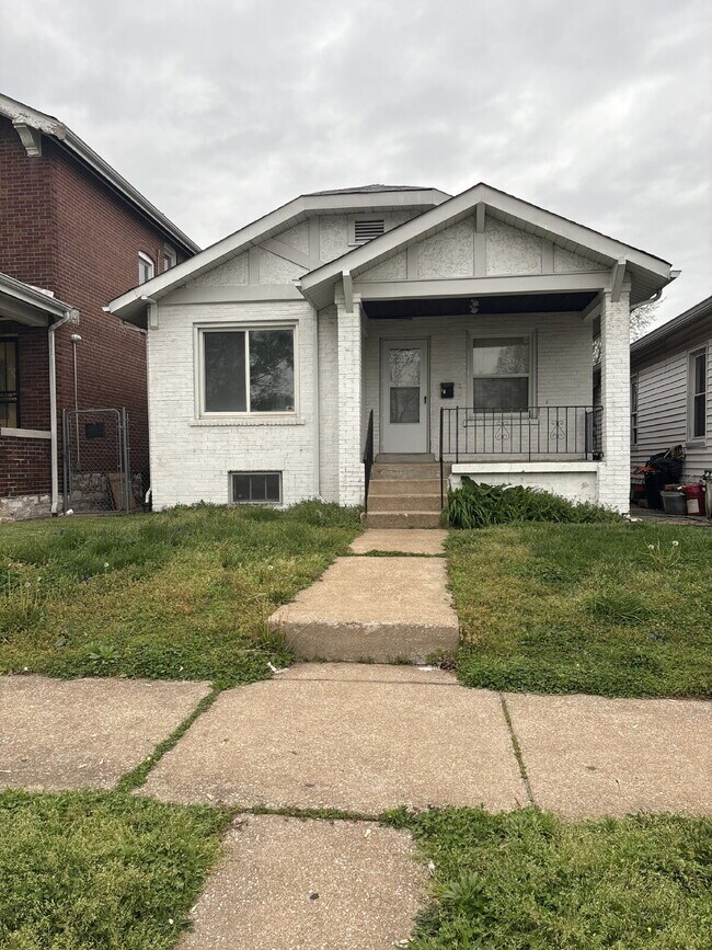 Primary Photo - "3-Bed Home on Plover Ave - Cozy Living in...