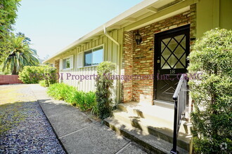 Building Photo - Quality 2Br Condo in Ideal Corte Madera Lo...