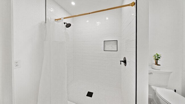 Building Photo - 1819 Cedar St