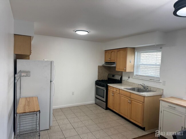 Building Photo - 400 Cranbury Rd