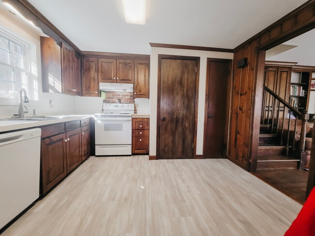 Building Photo - 51 Woods Rd