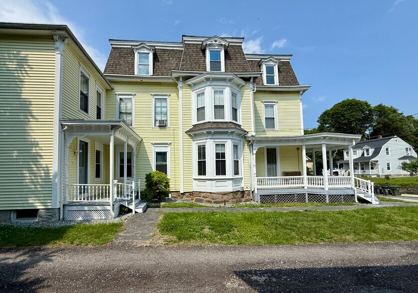 Side of House - 117 Bridge St