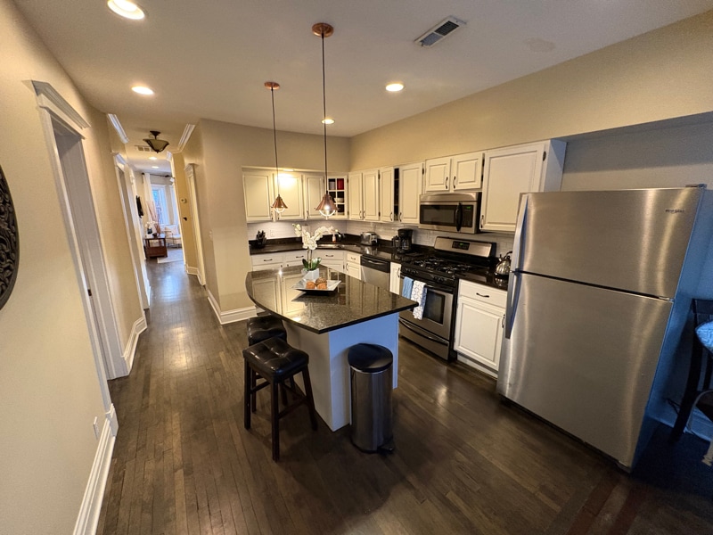 Building Photo - 3049 N Leavitt St