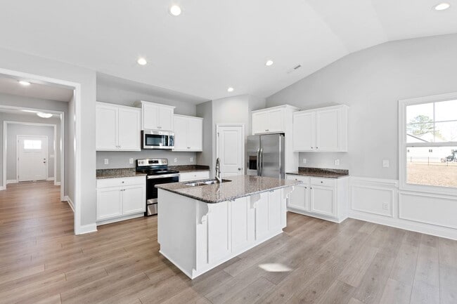 Building Photo - Bright & Spacious 3BR Home w/ 3-Car Garage...