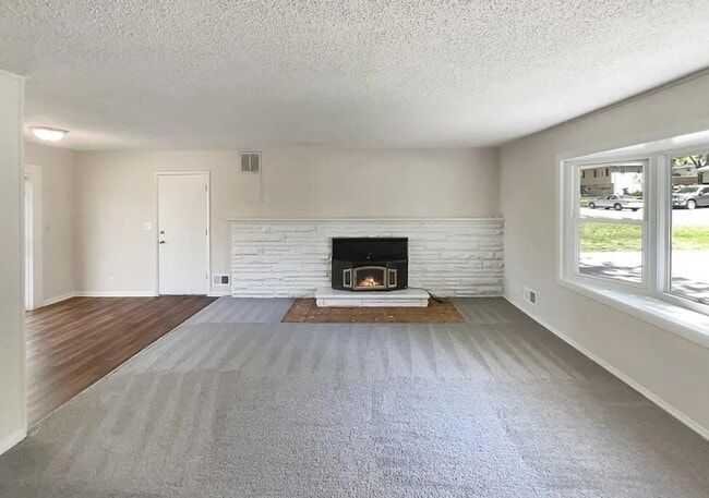 Building Photo - 7808 Crescent Ave