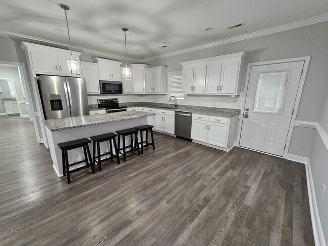 Building Photo - 104 Pioneer Trails Dr