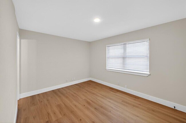 Building Photo - 5928 Signal Point