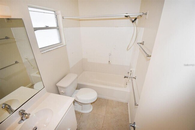 Building Photo - 3961 Ashwood Ln