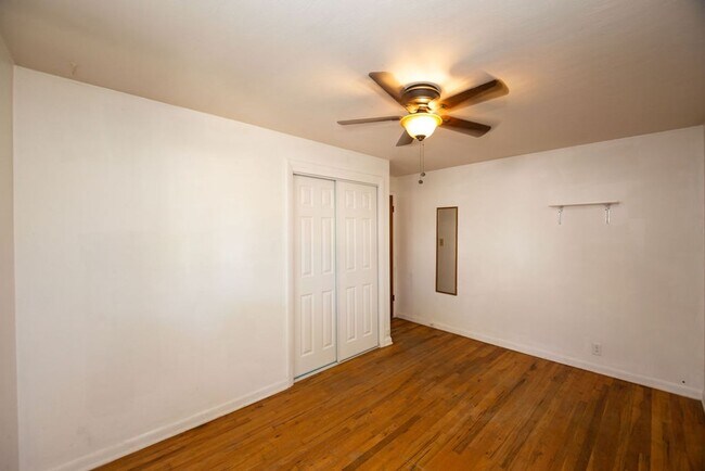 Building Photo - Charming 4 Bedroom, 1.75 Bath Brick Ranch Near Old Town!