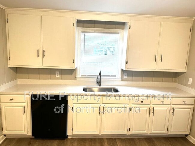 Building Photo - 108 Mendota Ave