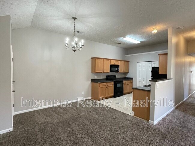 Building Photo - 553 Rose Cottage Cir