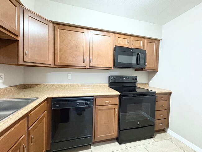 Building Photo - Altamonte Springs 1B/1BA Ground Floor Condo ~ Available NOW!!