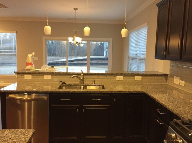 Building Photo - 2618 Snap Dragon Dr