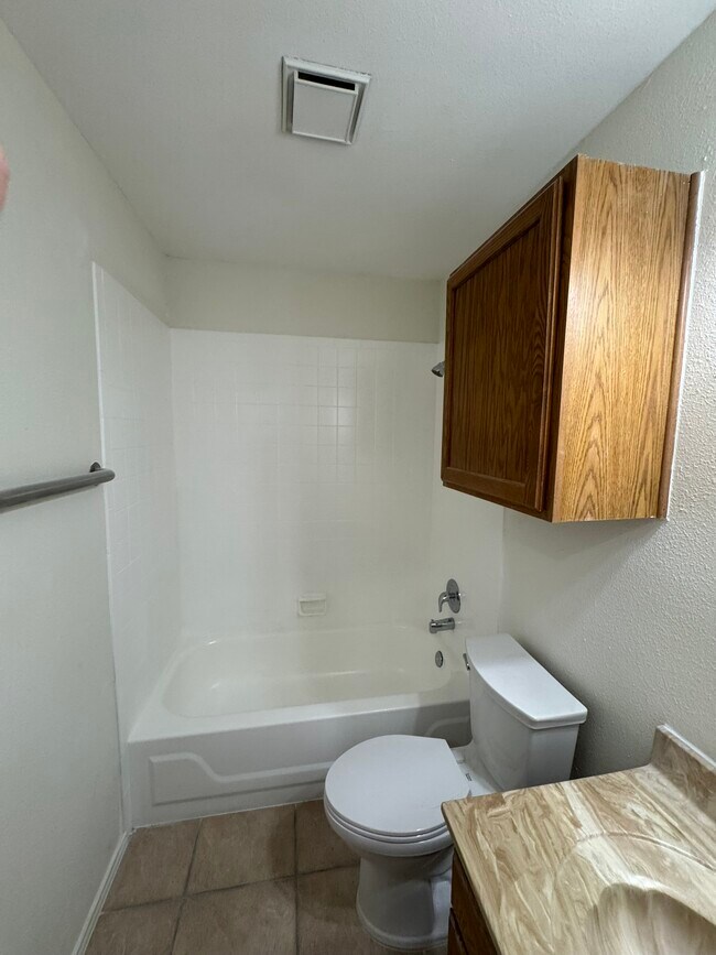 Building Photo - 9538 Cloverdale