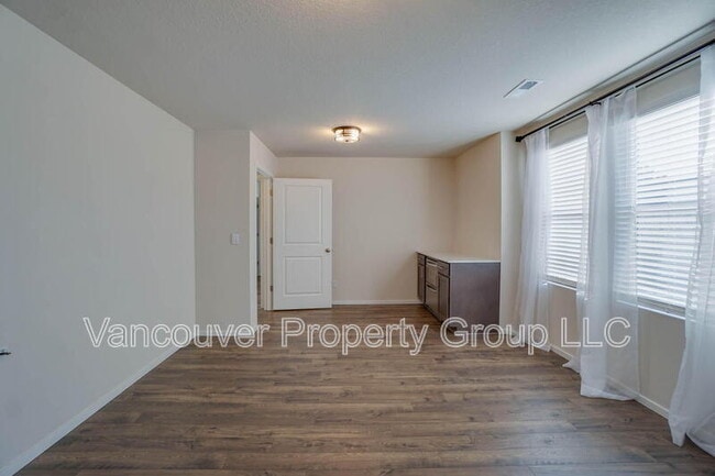 Building Photo - 4945 NE 24th Ave